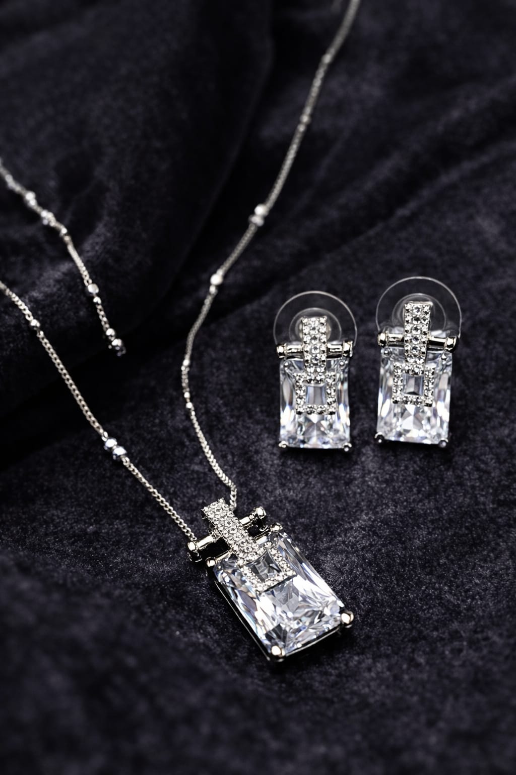 Radiant Spark Silver Pendant Set
