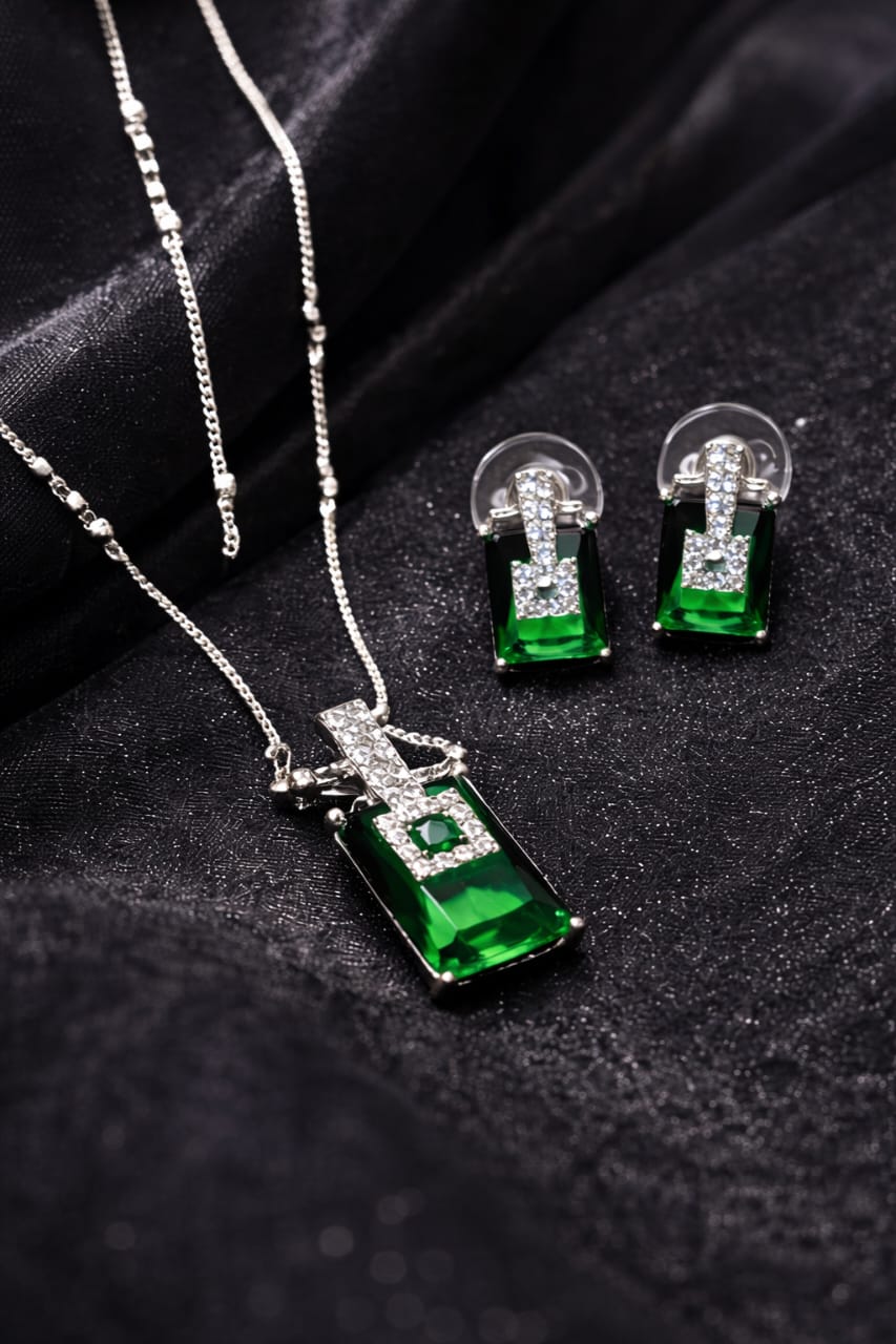 Emerald Grace Silver Pendant Set